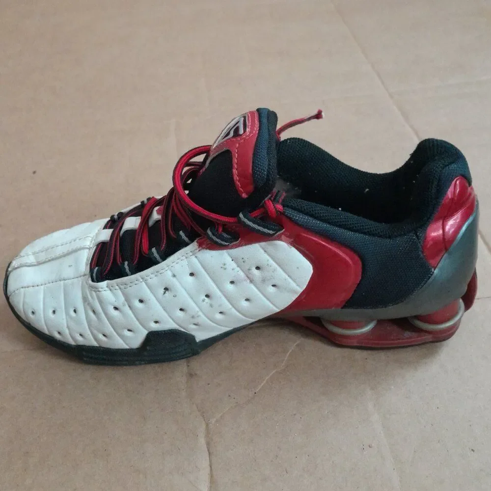 Nike Reax Run 5 Woman's White and Red Running Sneakers Size 6